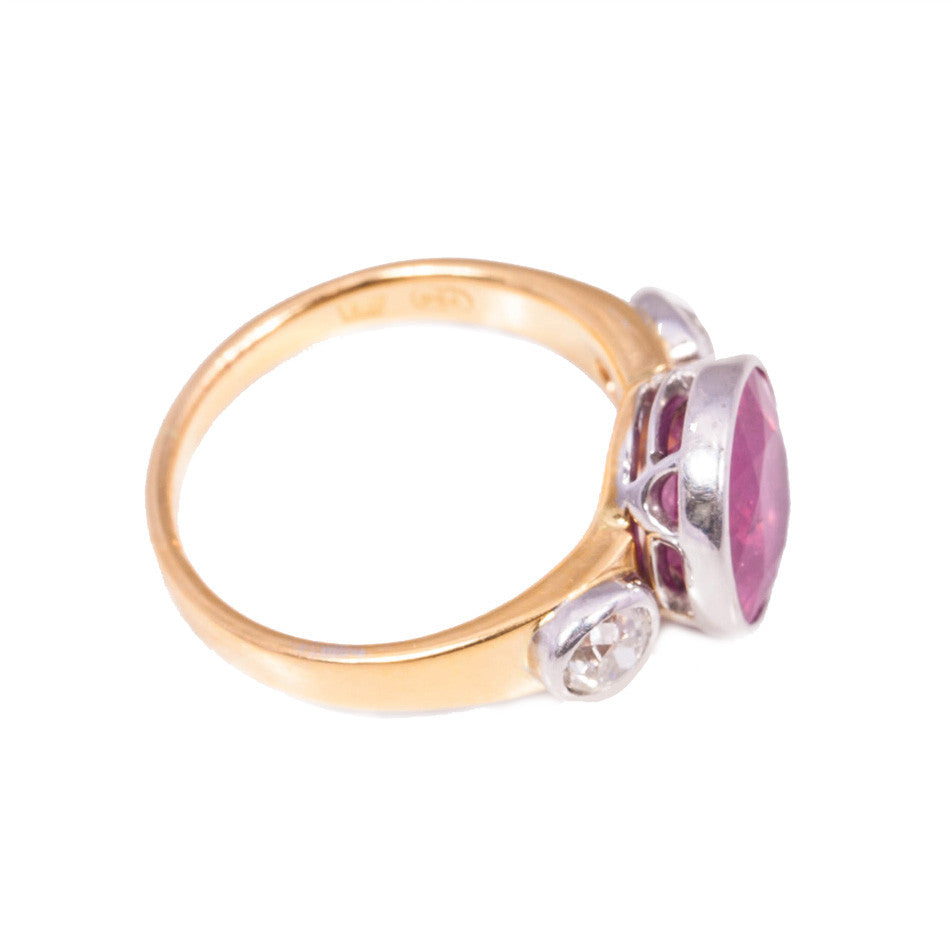 Vintage 4.50 ct Ruby & Diamond cocktail ring in 18ct yellow gold