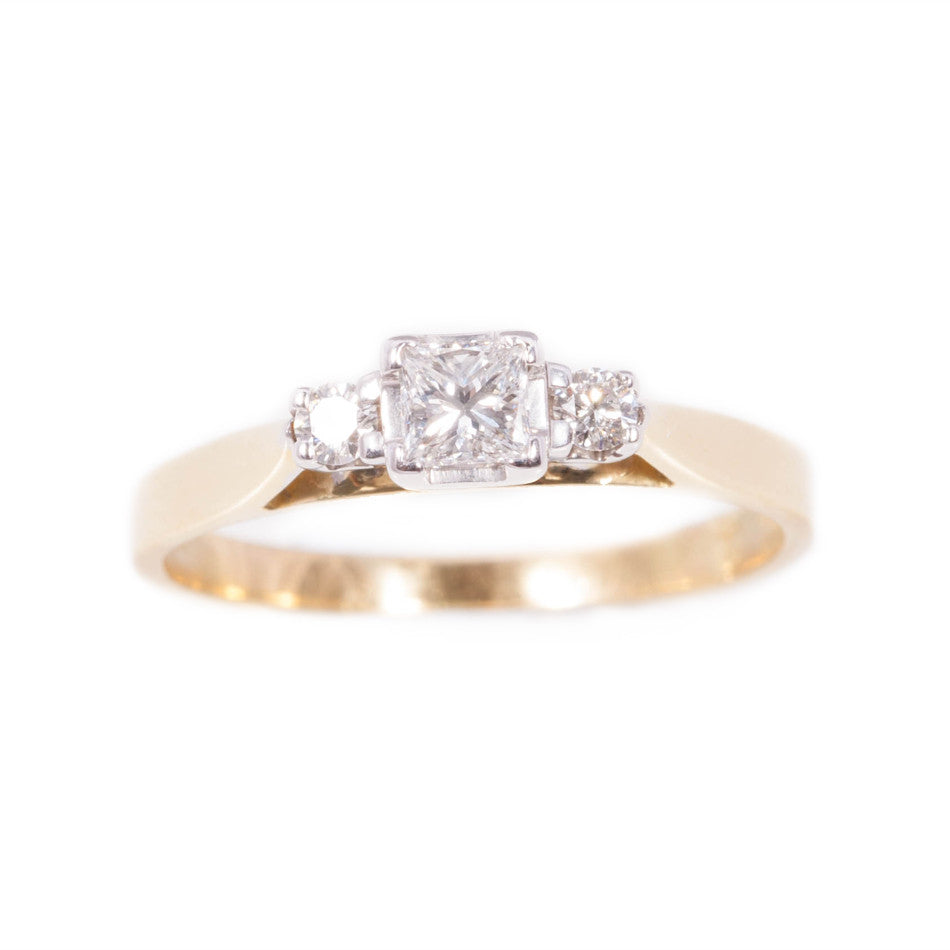 Princess Cut Diamond Ring in 18ct yellow gold