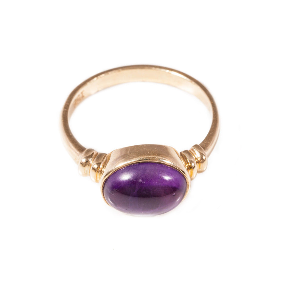 Cabachon cut amethyst ring set in 9ct yellow gold