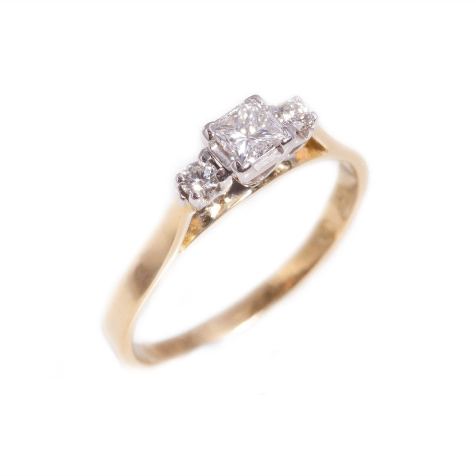 Princess Cut Diamond Ring in 18ct yellow gold