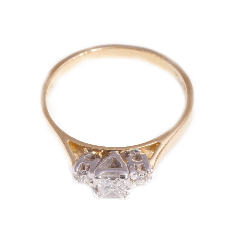 Princess Cut Diamond Ring in 18ct yellow gold