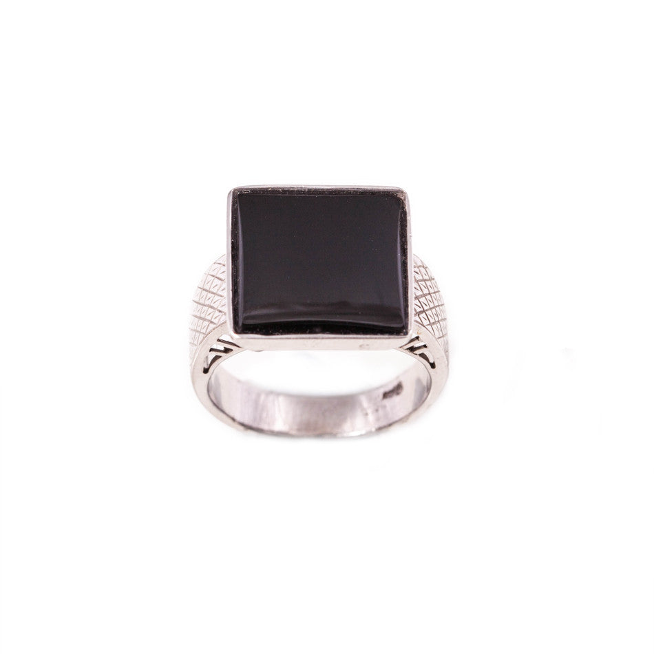 Square onyx ring in 14ct white gold