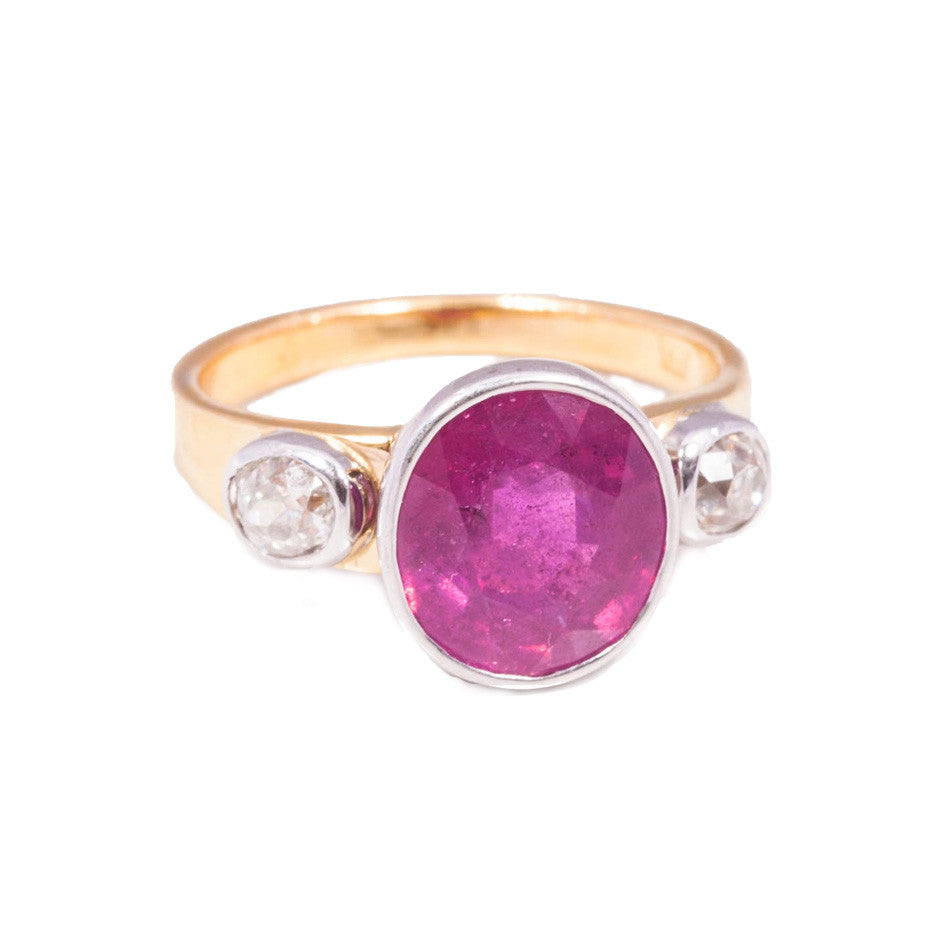 Vintage 4.50 ct Ruby & Diamond cocktail ring in 18ct yellow gold