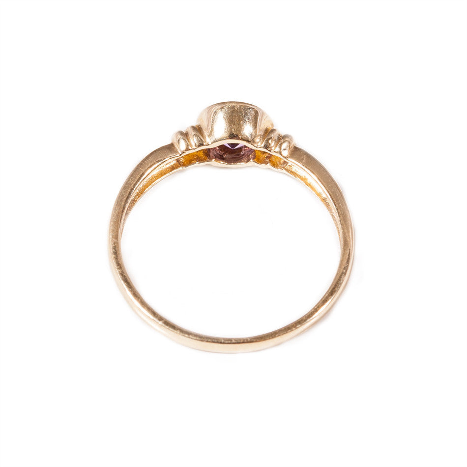 Amethyst ring set in 9ct gold