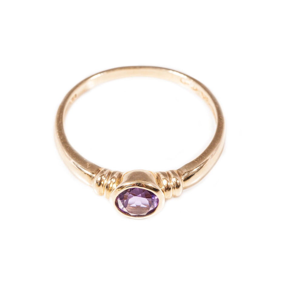 Amethyst ring set in 9ct gold