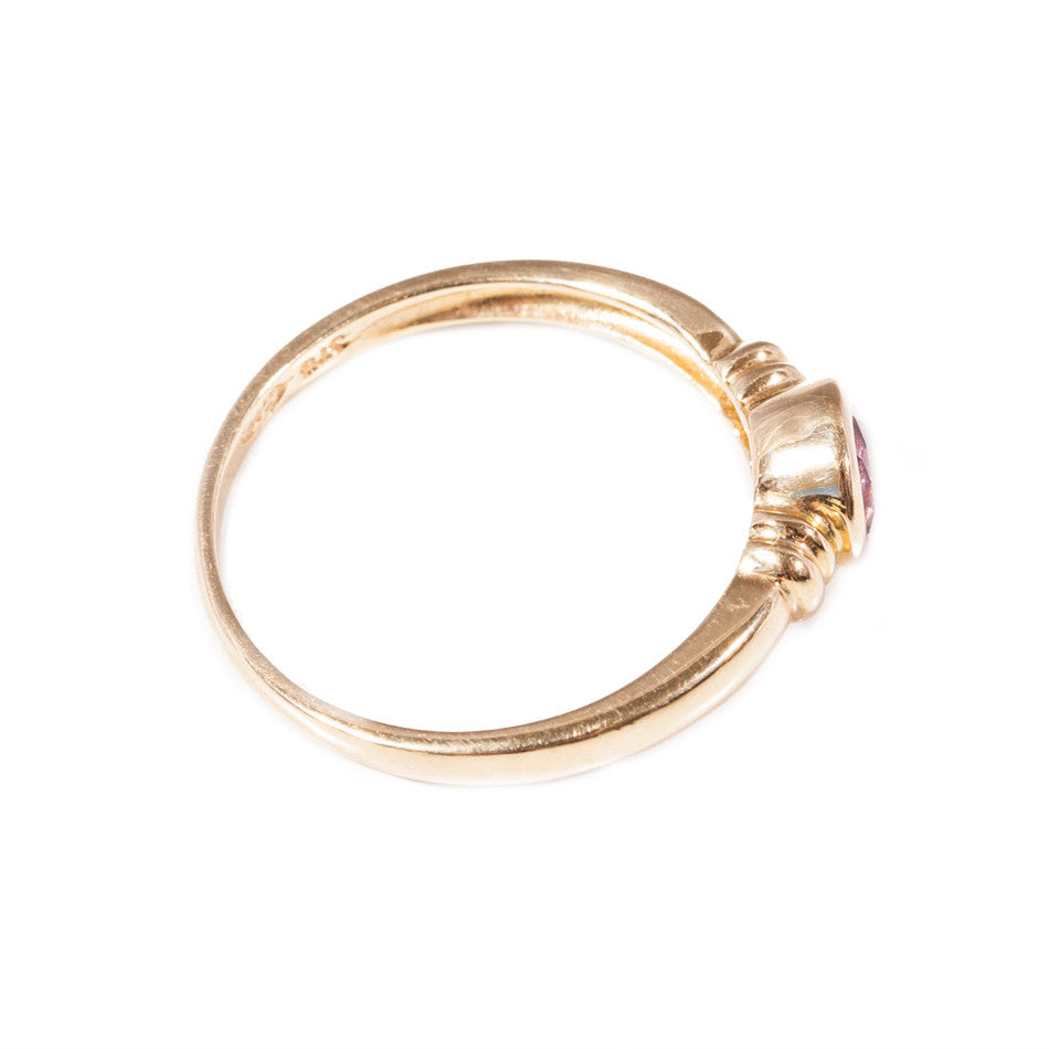 Amethyst ring set in 9ct gold