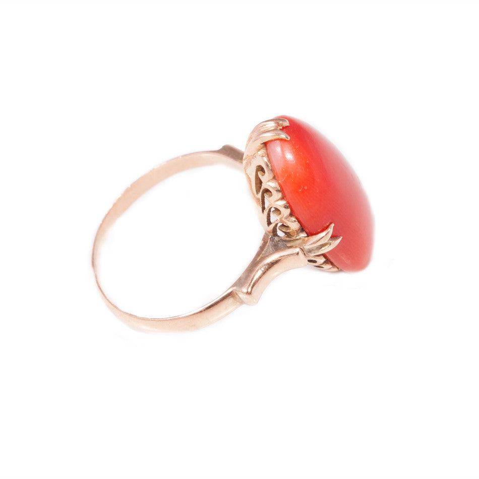 Antique Coral Ring in 18ct