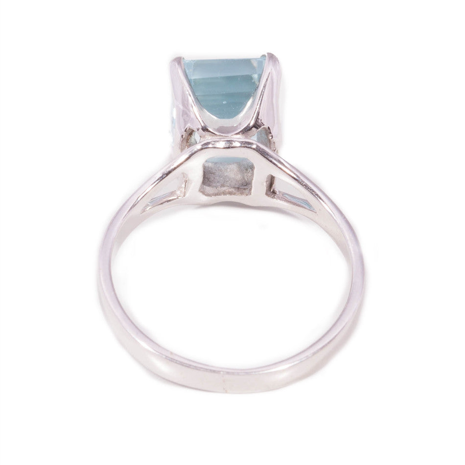 Vintage Aquamarine ring in 9ct white gold