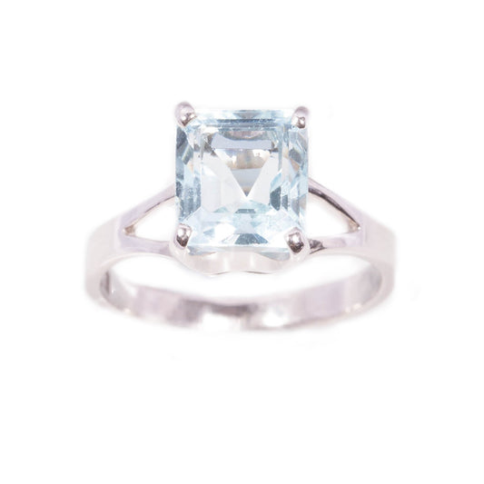 Aquamarine ring in 9ct white gold