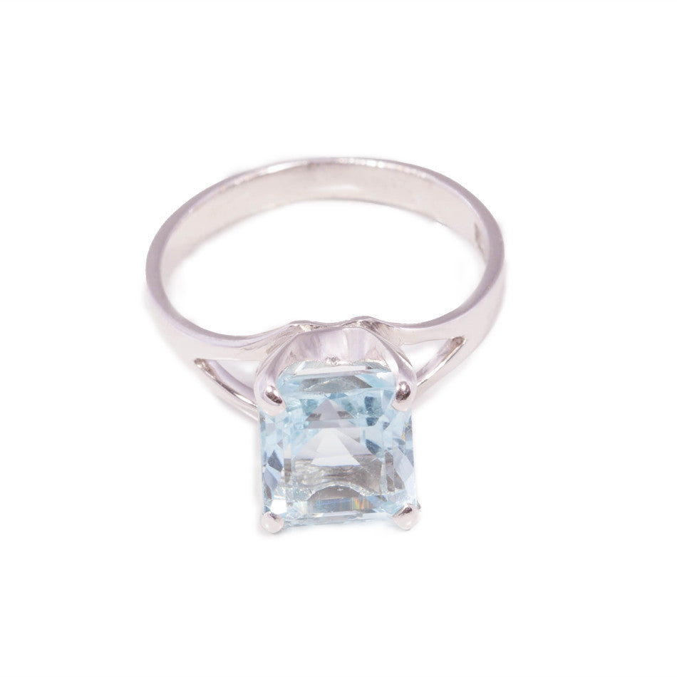 Vintage Aquamarine ring in 9ct white gold