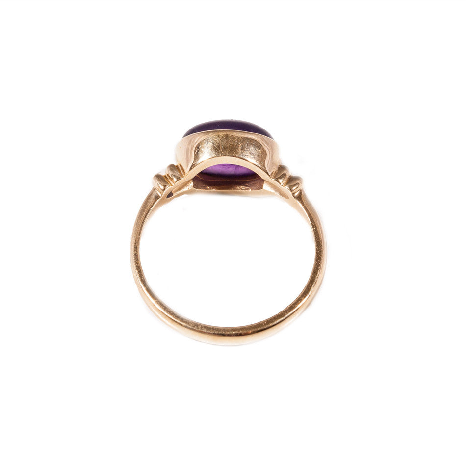 Cabachon cut amethyst ring set in 9ct yellow gold