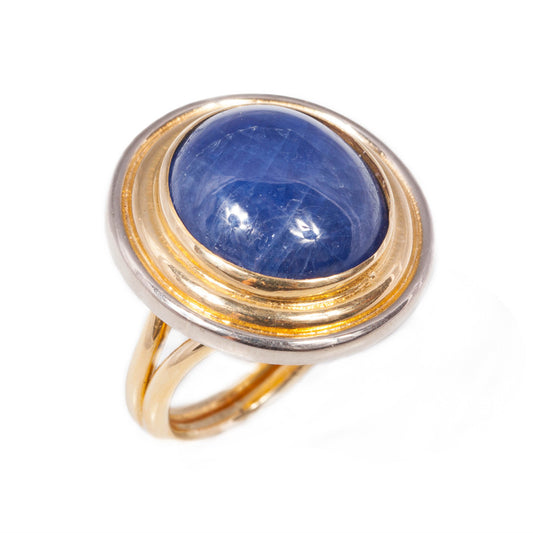 Vintage Cabachon Cut Blue Sapphire Ring in 18ct