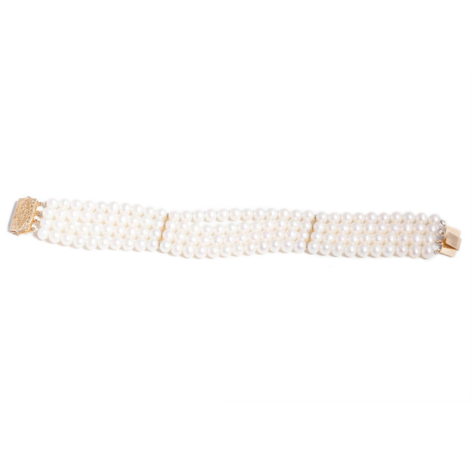 freshwater Pearl Bracelet with 14ct yellow gold clasp.