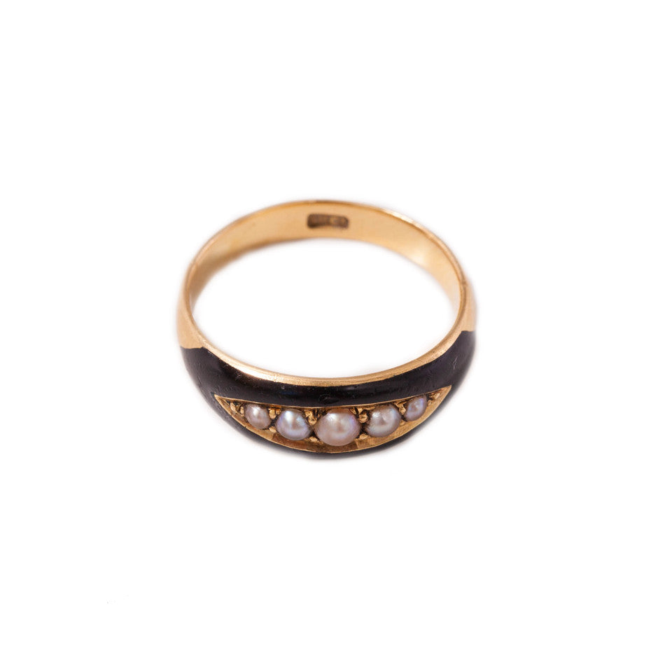 Victorian Pearl Mourning ring in 18ct